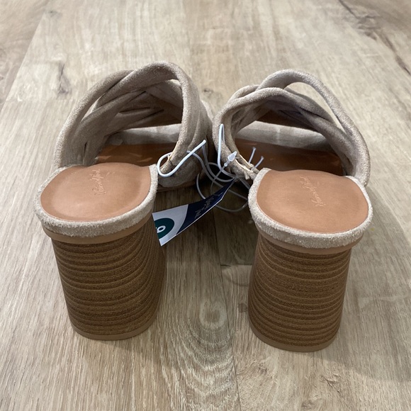 NEW Women’s Universal Thread Andy Mule Heels - Picture 3 of 3